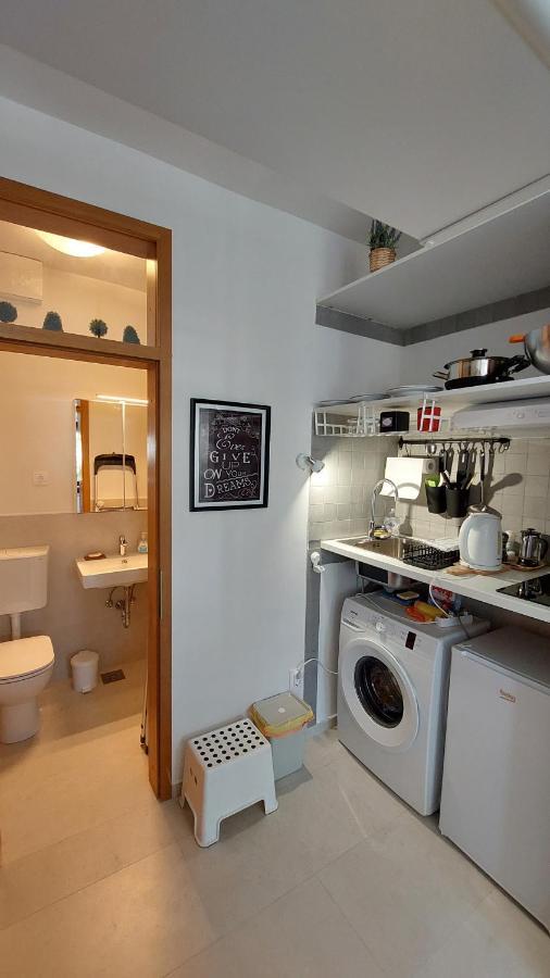 Cozy, Bright And Affordable Studio W/ Free Parking Любляна Екстериор снимка